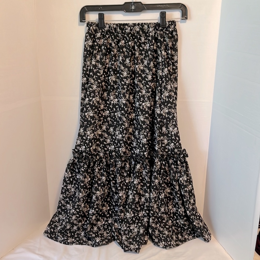 SHEIN XS Womens Floral Tiered Midi skirt
